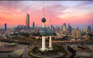 الكويت توقف إصدار جميع سمات الدخول للوافدين