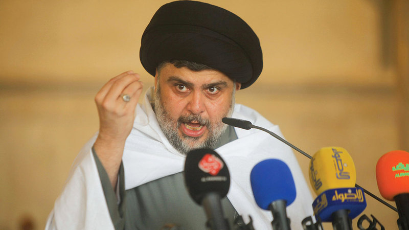 الصدر استخدم ورقة الاعتصام داخل مبنى البرلمان.   أ.ف.ب