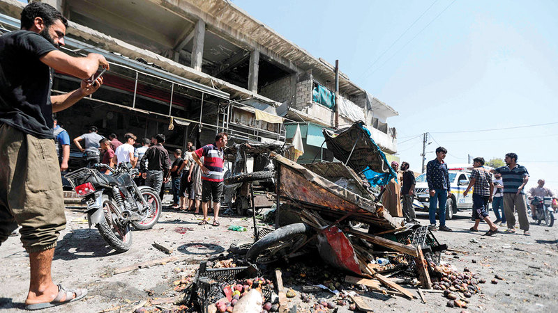 آثار القصف على سوق مزدحم في مدينة الباب السورية.   أ.ف.ب