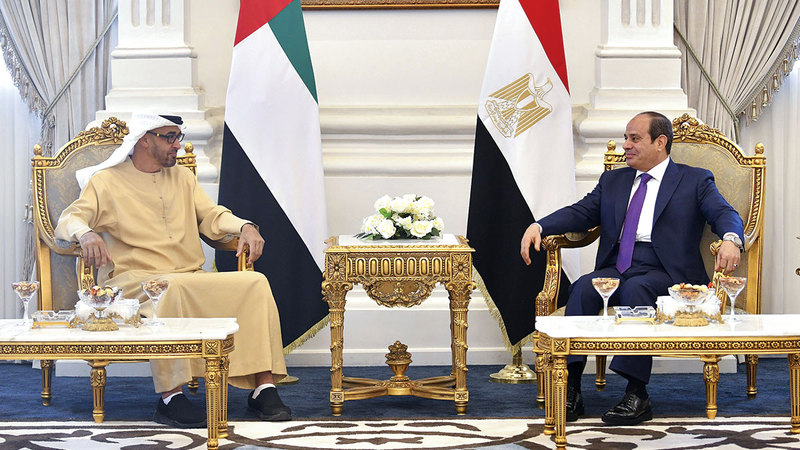 محمد بن زايد بحث مع الرئيس المصري مسارات التعاون الثنائي بين البلدين.   وام