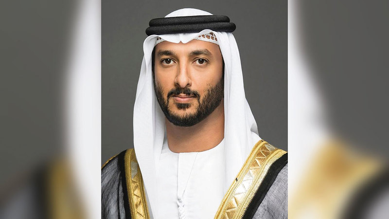 عبدالله بن طوق: &laquo;الإمارات تتبنى رؤية مستقبلية طموحة لتعزيز التنوع الاقتصادي وتطوير قطاعات جديدة في مجالات تخدم مسيرة التنمية المستدامة&raquo;.