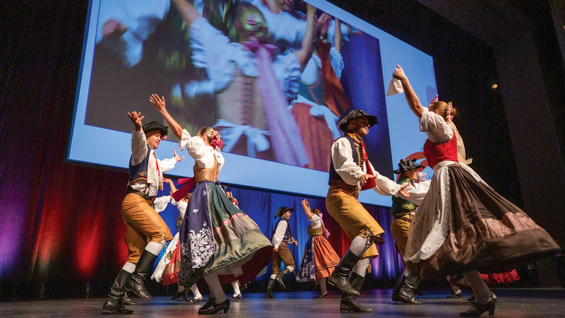 جانب من فعاليات حفل افتتاح مؤتمر «آيكوم» في براغ. من المصدر