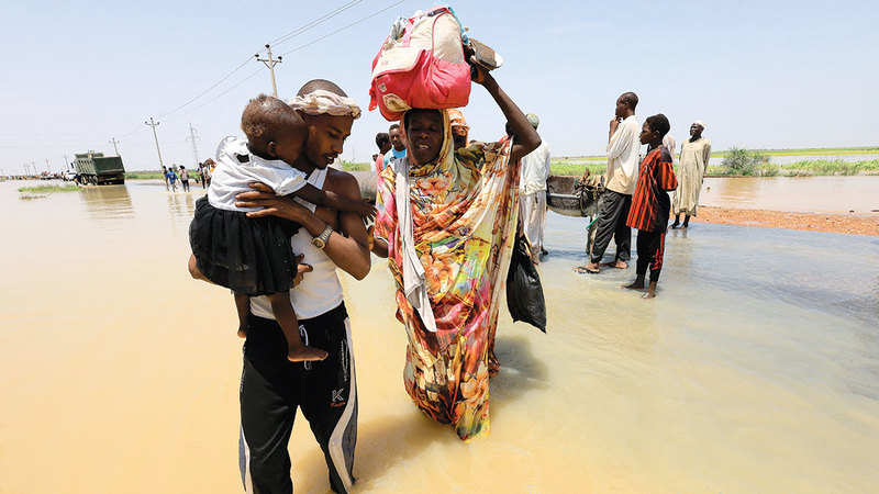 سكان «الجزيرة» في السودان فقدوا كل ما يملكون جراء الأمطار والسيول. رويترز
