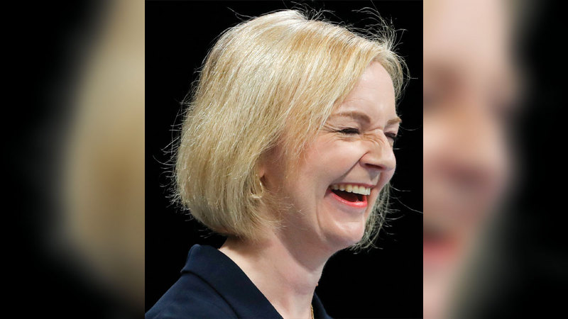 ليز تراس تعهّدت بخفض الضرائب وإلغاء الزيادات في إسهامات التأمين الوطني. أ.ب