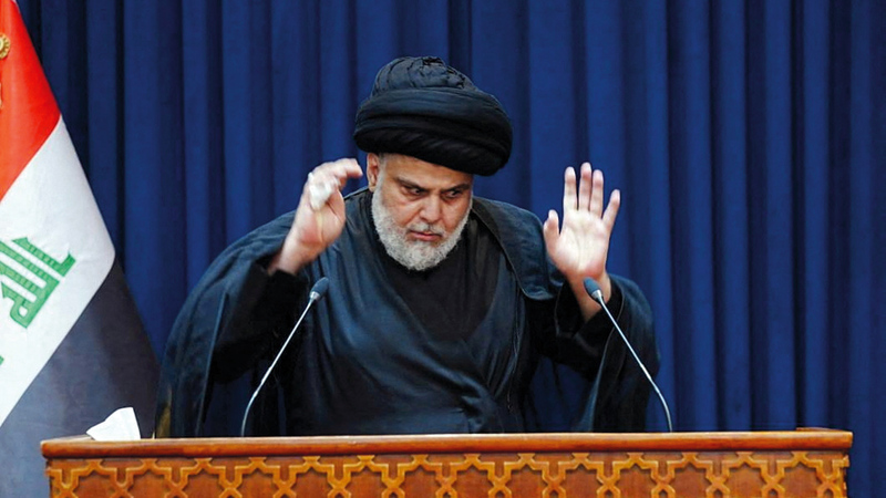 يسعى الصدر إلى إيصال رسالة معينة من خلال إعلانه اعتزال العمل السياسي. رويترز