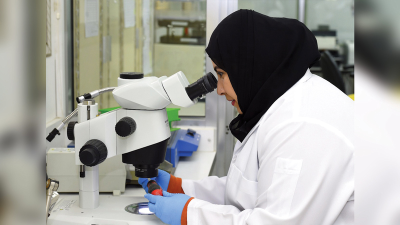 الشجاعي تتعامل مع عينات بيولوجية. من المصدر