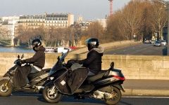 الصورة: مستخدمو الدراجات النارية في باريس مستاؤون من رسوم المواقف العالية
