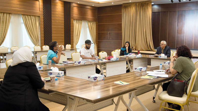 الدورات تقام تحت إشراف نخبة متميزة من الخبراء في مجالات الفنون الأدائية. من المصدر