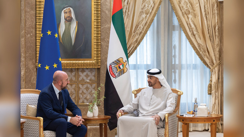 محمد بن زايد خلال لقائه رئيس المجلس الأوروبي في قصر البحر. من المصدر