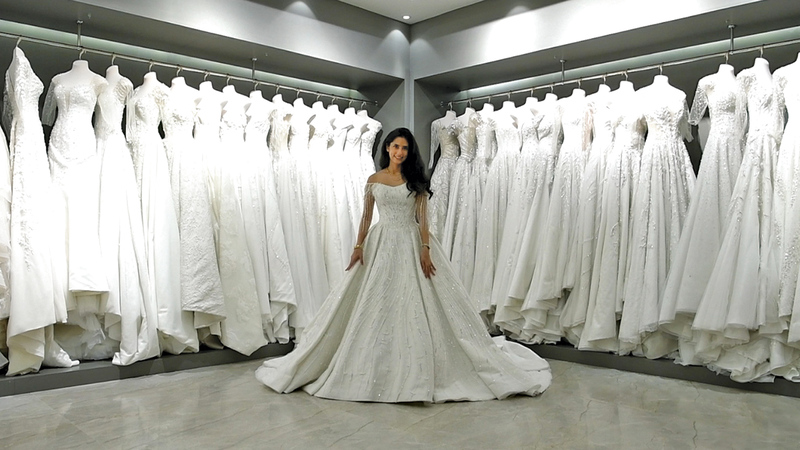 العروس دينا مخملجي تختار فستان ليلة العمر بمساعدة النسخة العربية من البرنامج العالمي «سي يس تو ذا درس».  تصوير: أشوك فيرما