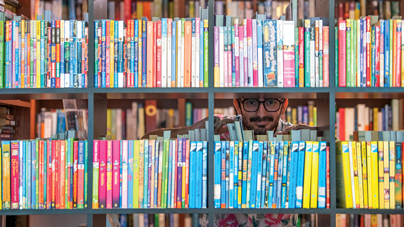 داهكاني: القراءة تتطلب مواظبة ووقتاً لتصبح عادة. تصوير: أحمد عرديتي