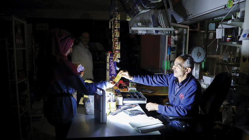 انقطاع الكهرباء كابوس لازم اللبنانيين لفترة طويلة.    أرشيفية
