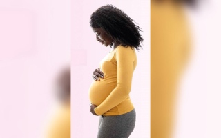 دراسة تُطمئن  الأمهات الحوامل.. عن العدوى والتوحّد
