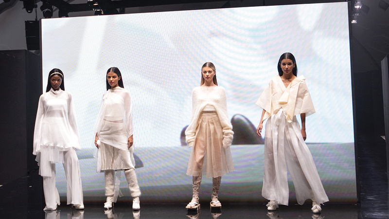 Défilé de mode au « Musée du Futur »…Fantaisie de tissu et de mode