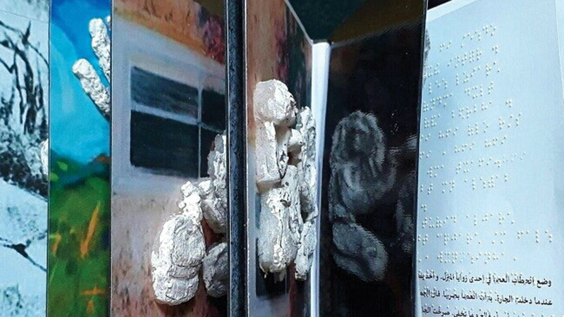 منحوتات فنية تجسّد شخصيات &laquo;الحطاب والشجرة&raquo;. الإمارات اليوم