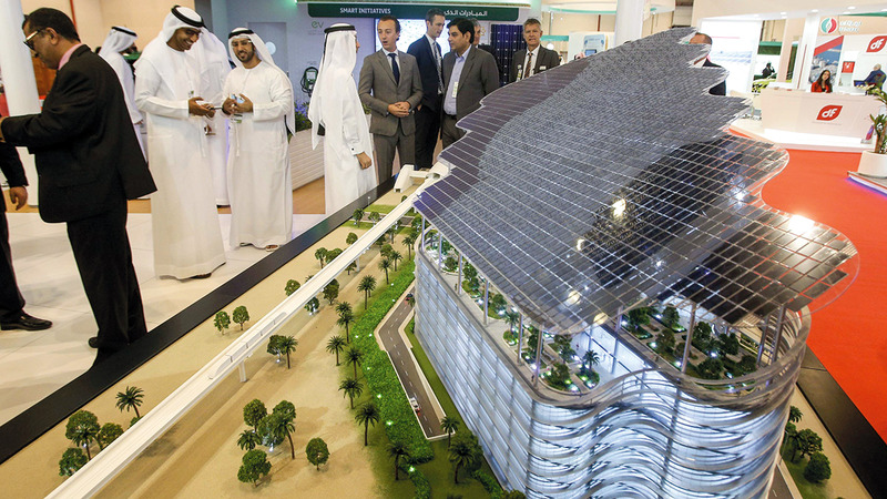 عقاريون أكدوا أنه يمكن استخدام الطاقة الشمسية لإنارة المبنى وتشغيل المصاعد.   تصوير: أشوك فيرما