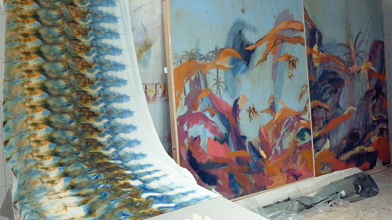 الأعمال الفنية تتماشى مع محور البينالي الرئيس الذي يسلّط الضوء على «هشاشة العالم وعدم ثباته».    من المصدر