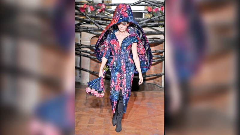 تصاميم فيكتور وينسانتو (28 عاماً) تبحث عن «الإبداع والحرية والجنون والفكاهة».  أ.ف.ب