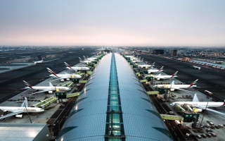 الصورة: «مطار دبي الدولي».. 62 عاماً من الإنجازات