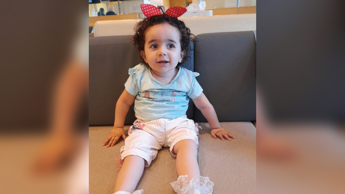 الطفلة منيرة تدخل مرحلة جديدة من التعافي.   من المصدر