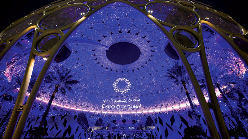 قبة الوصل بعروضها الساحرة تجذب عيون كل زوارها إلى الأعلى لمشاهدة أجمل الفنون عبر التقنيات الحديثة.   تصوير: باتريك كاستيلو