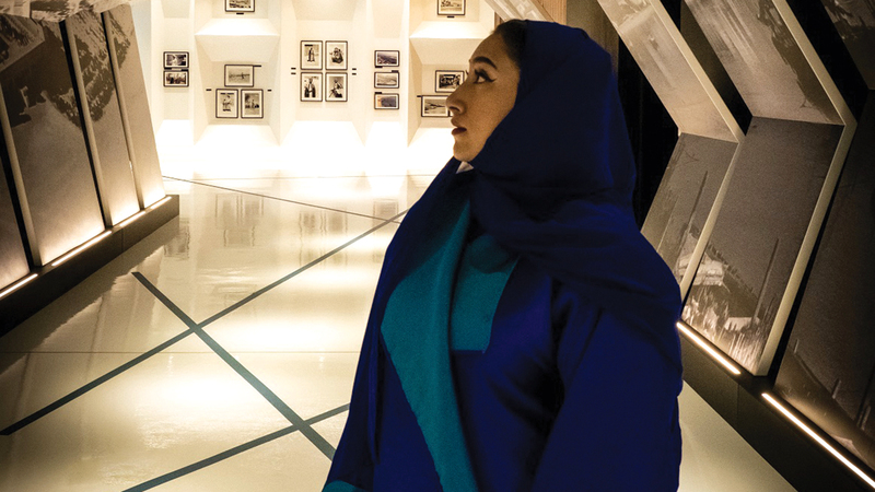 حصة البلوشي: «أعيش في دبي.. هذا المكان الإلهام فيه لا ينضب.. البيوت أو الجدران إذا لمستها وتحسستها تسمع نبض دبي يسري إلى كل مكان».