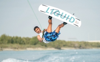 كورنيش أبوظبي يستضيف بطولة التزلج على الماء