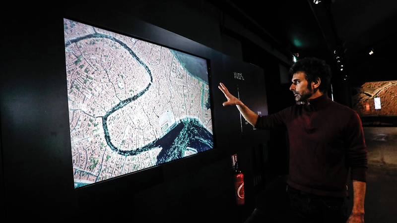 المعرض يستمر حتى 19 فبراير المقبل.    أ.ف.ب