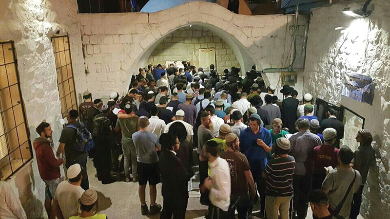 مقامات «عورتا» تتعرّض باستمرار لاقتحامات المستوطنين.   الإمارات اليوم