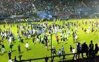 بأعمال شغب.. مباراة كرة قدم تخلف 127 قتيلا في أندونيسيا