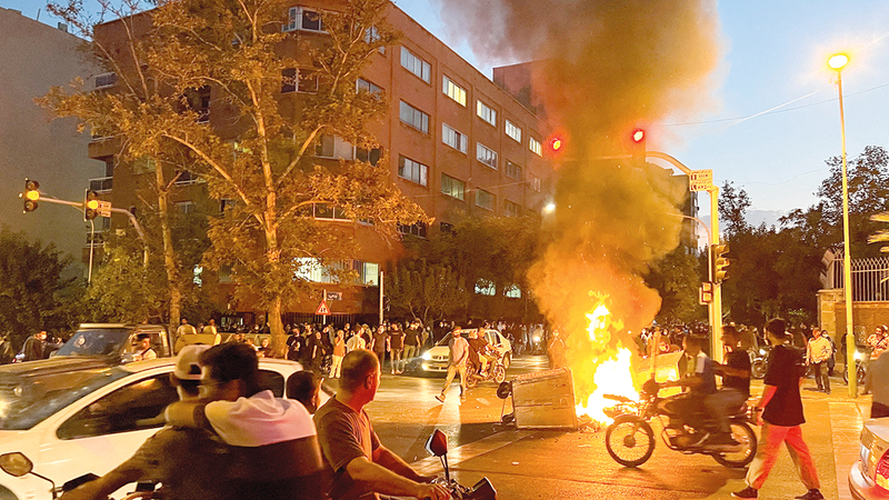 الاحتجاجات سببها الإحباط المتزايد من عدم تحسن الظروف الاقتصادية في إيران.   رويترز