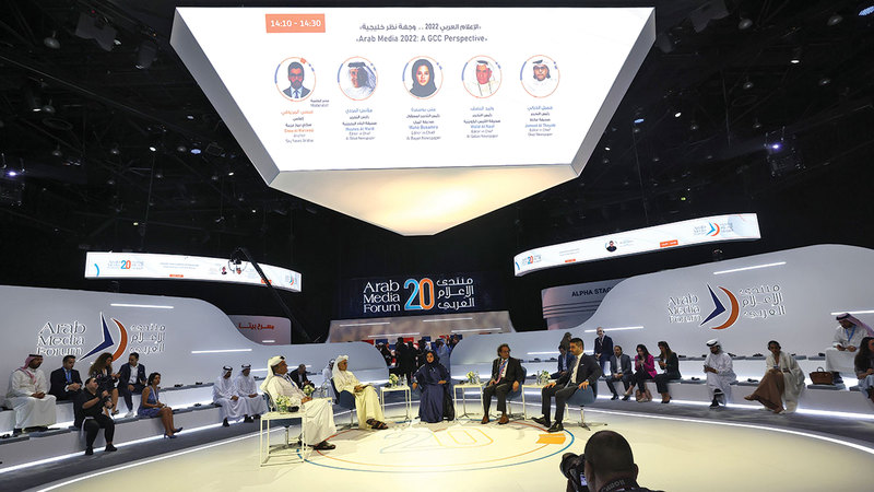 خلال جلسة «الإعلام العربي.. وجهة نظر خليجية». الإمارات اليوم