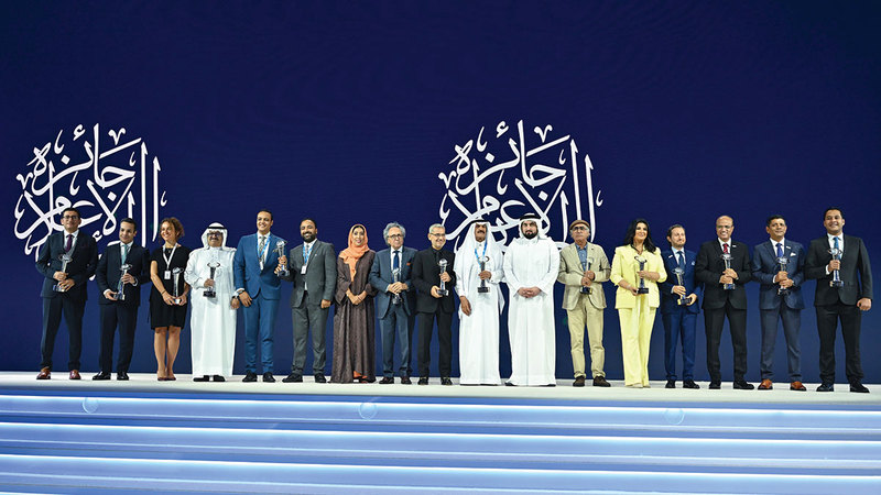 أحمد بن محمد خلال حفل تكريم الفائزين بـ«جائزة الإعلام العربي». من المصدر