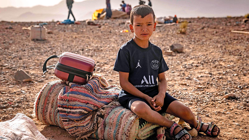 الأطفال يتنقلون مع آبائهم في الحل والترحال. أ.ف.ب