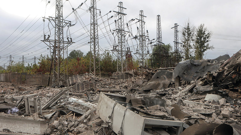 محطة كهرباء فرعية دمّرتها القذائف الروسية في خاركيف. أ.ب