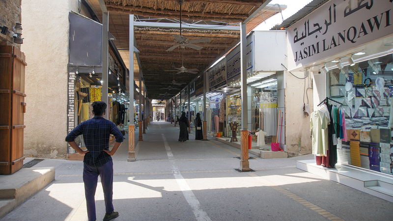 الأسواق الشعبية تُعدّ متنفساً جميلاً لكثيرين. تصوير: يوسف الهرمودي