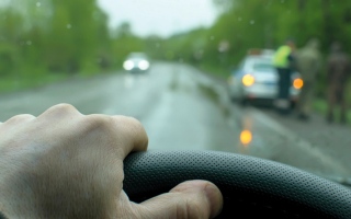 الصورة: 6 عادات خاطئة للسائق تلحق الضرر بالسيارة