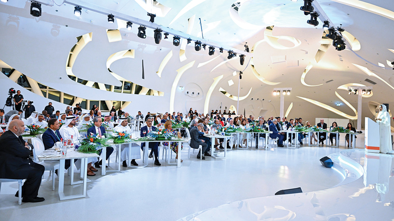 محمد القرقاوي ومنى المري وقيادات إعلامية في حفل عشاء ضيوف منتدى الإعلام العربي الـ20. من المصدر