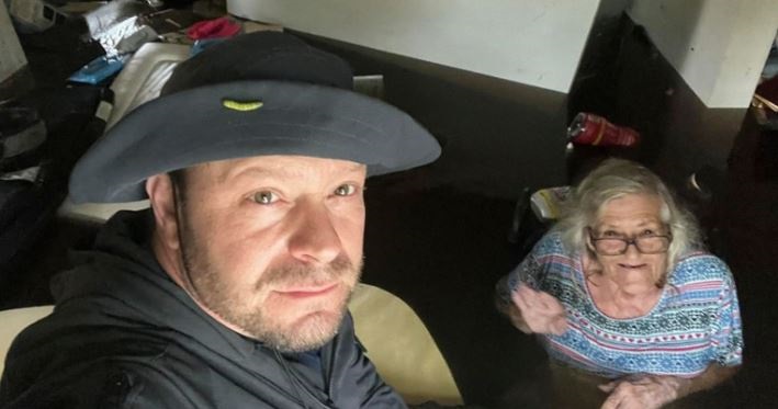 جوني لودر ووالدته كارين