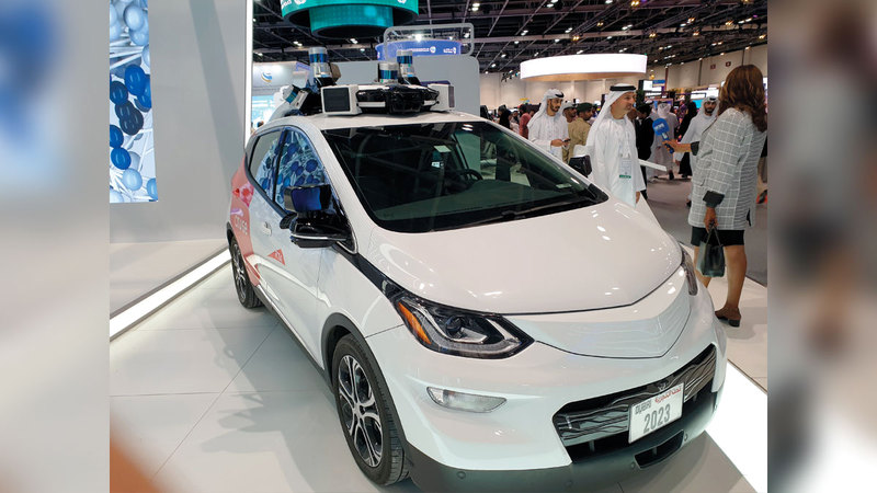 «طرق دبي» عرضت مركبة ذاتية القيادة بجناحها في «جيتكس».   من المصدر