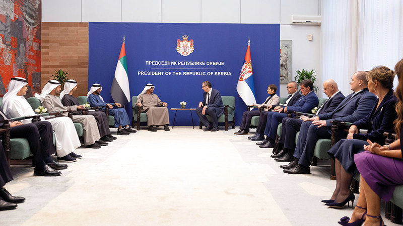 محمد بن زايد خلال لقائه ألكسندر فوتشيتش في بلغراد.    من المصدر