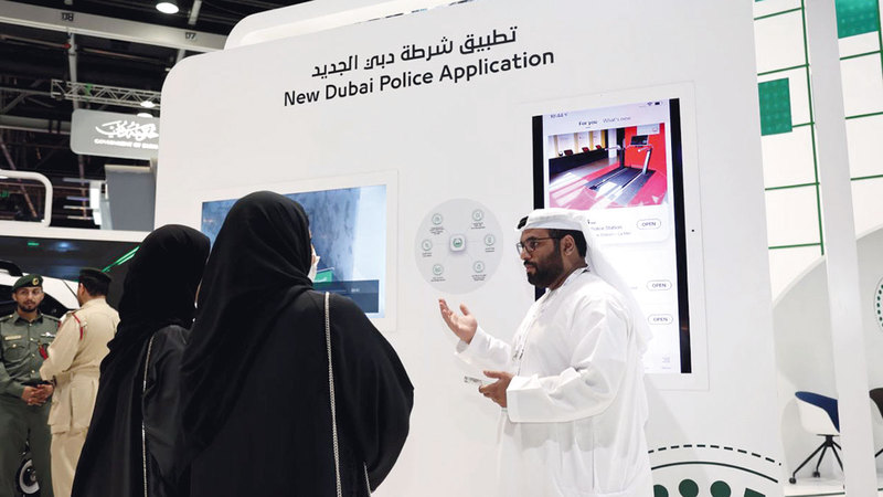 شرطة دبي تطلق النسخة الجديدة لتطبيقها الذكي بـ7 لغات. À من المصدر