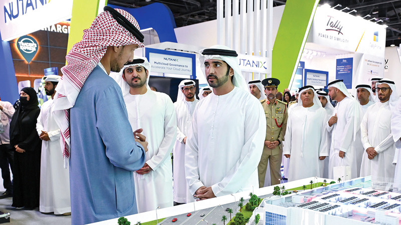 حمدان بن محمد تفقّد يرافقه مكتوم بن محمد عدداً من الأجنحة. من المصدر