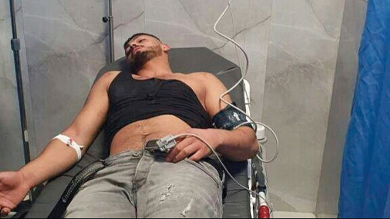 الشاب أحمد حروب نقل إلى المستشفي جرّاء اعتداء الاحتلال.    عن وكالة «وفا»