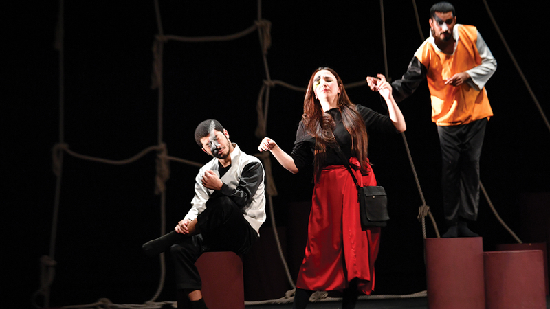 من عروض المهرجان في دورة ماضية.   تصوير: مصطفى قاسمي (أرشيفية)