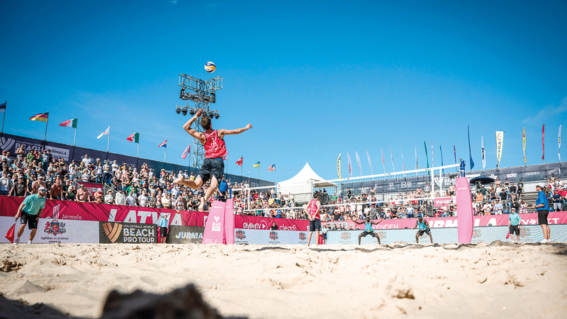 منتخبات بارزة تشارك في الجولة العالمية للكرة الطائرة الشاطئية في دبي. من المصدر