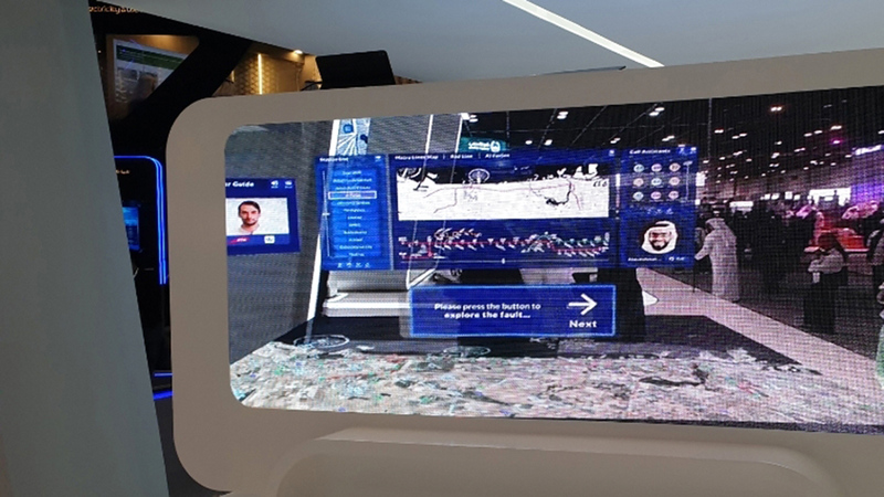 شاشة تعرض جانباً من البيئة الافتراضية لمنظومة مترو دبي. الإمارات اليوم