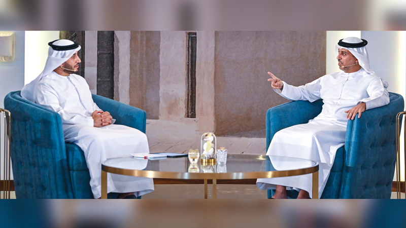 الفلاسي خلال حديثه في «مجالس الأمين» تحت عنوان «التربية والتعليم في ضيافة مجالس الأمين». تصوير: أشوك فيرما