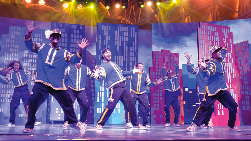 فرق فنية من العالم ستحل ضيفة على مسرح القرية.   من المصدر