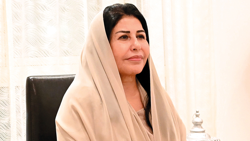 الدكتورة موزة طحوارة: «دفعتنا الأكبر تخرجت فيها 13 طبيبة، نجحن في بناء القطاع الطبي، سواء، من حيث إرساء القواعد الأساسية لتخصصاتهن التي أكملنها لاحقاً، أو الإسهام في تعزيز الخدمات المقدمة».